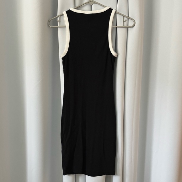 Women’s H&M Black and White Sleeveless Dress - Medium - Picture 2 of 3